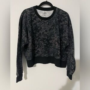 Adidas Camo Cropped Crewneck Sweater‎ Size Small